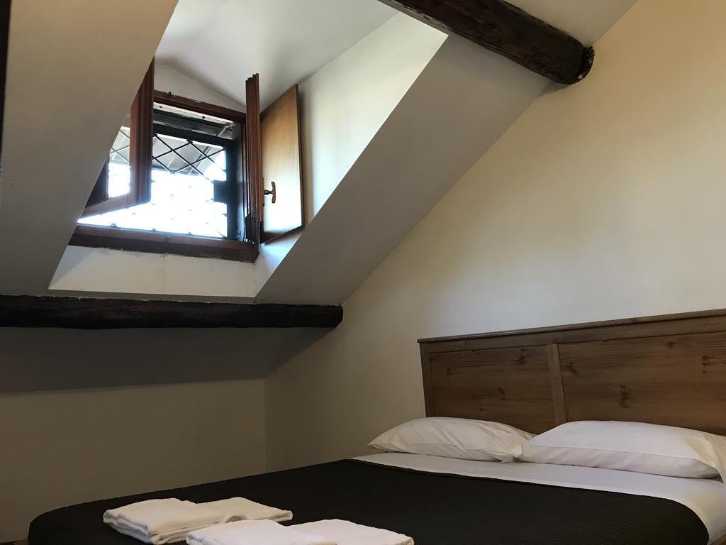 Charming Apartment The Castle Милан Экстерьер фото